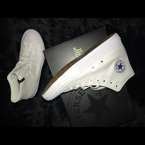 Men’s size 10.5 Chuck Taylor II All white